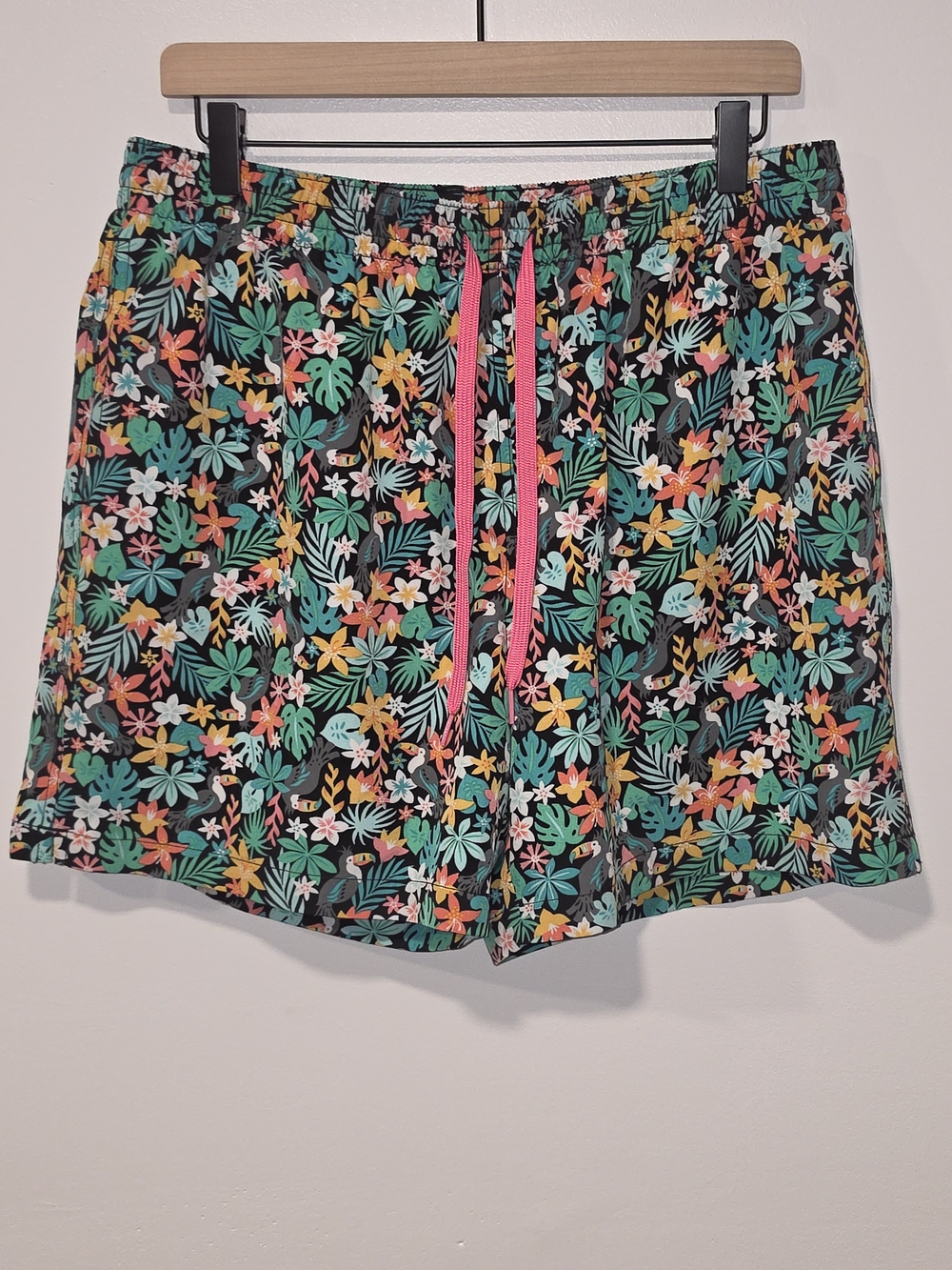 Chubbies Bloomerangs Classic Swim Trunks Black Tropical 5.5" Inseam Size XL